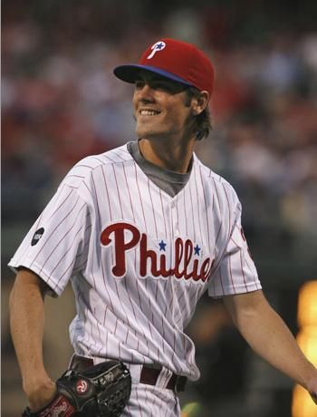 Cole Hamels...he needs to grow his hair out again Cole Hamels, Heart Baseball, Philadelphia Sports, Mlb Players, Play Ball, Now And Then, Philadelphia Phillies, The Team, Favorite Team