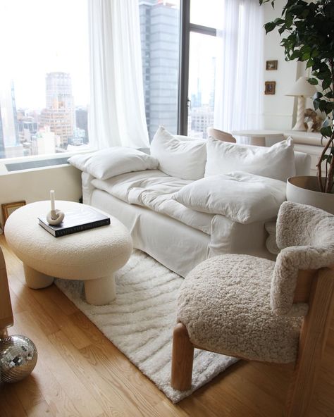 Are White Rugs Right for Your Home? Let’s Find Out! - The Roll-Out Small Room Sofa, Small Sectional Sofa, Apt Decor, Small Couch, Apartment Goals, Sofas For Small Spaces, Rental Apartment, Apartment Sofa, Studio Living