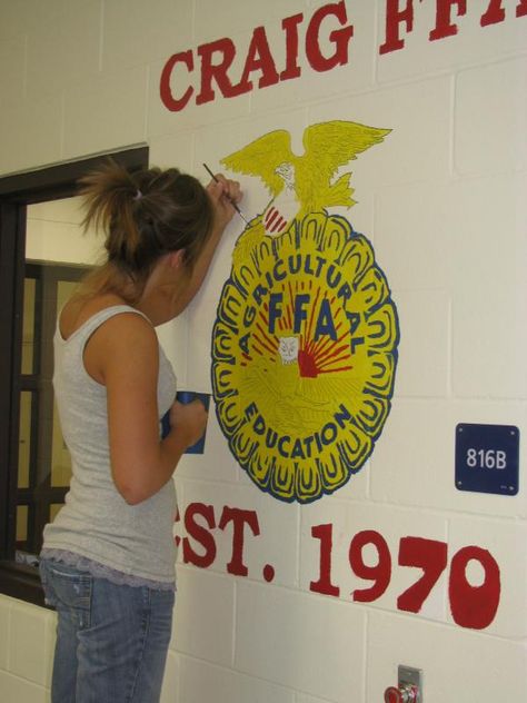 wanna do this SOOOO bad for my ag classroom! Ag Classroom Decorations, Ffa Decorations, Ffa Classroom, Mural School, Agriculture Education Classroom, Ffa Week, Agriculture Teacher, Ffa Banquet, Ag Classroom