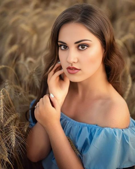 Outdoor Poses For Women Portrait Photography, Outdoor Poses For Women, Women Portrait Photography, Outdoor Poses, Poses For Women, Women Portrait, Portrait Photography Women, Photo Lab, Female Portrait