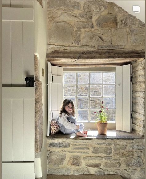 Cottage Ideas Interior, Provence House, Stone Walls Interior, Window Seat Design, Cottage Windows, French Living Rooms, Country Kitchen Designs, Stone Cottages, Barn Interior