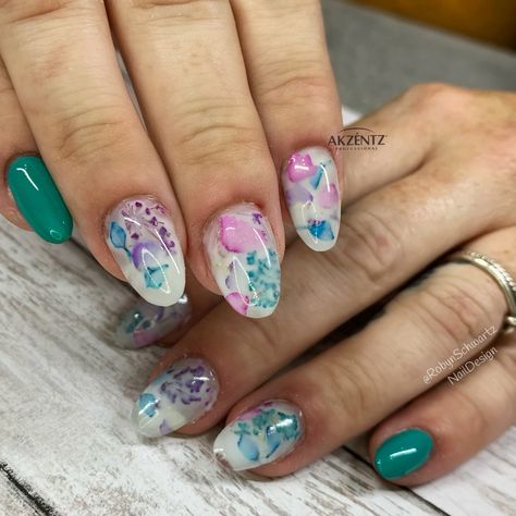 Summer Nails Oval, Milk Bath Nails, Bath Nails, Nails Teal, Nails Oval, Nails Flower, Nails Summer Nails, Teal Nails, Flower Nail