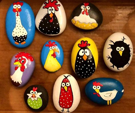 Rock Painting Chicken Ideas, Chicken Painted Rocks Ideas, Rooster Painted Rocks, Chicken Rock Painting Ideas, Painted Rock Chicken, Painted Rocks Chickens, Chicken Rock Painting, Chicken Painted Rocks, Chicken Painting Easy