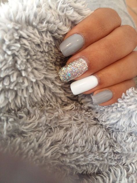 Silver Gel Nails, Nails Grey, White And Silver Nails, Homecoming Nails Acrylic, White Acrylic Nails, Gray Nails, Gel Nail Colors, Unique Acrylic Nails, Sparkly Nails