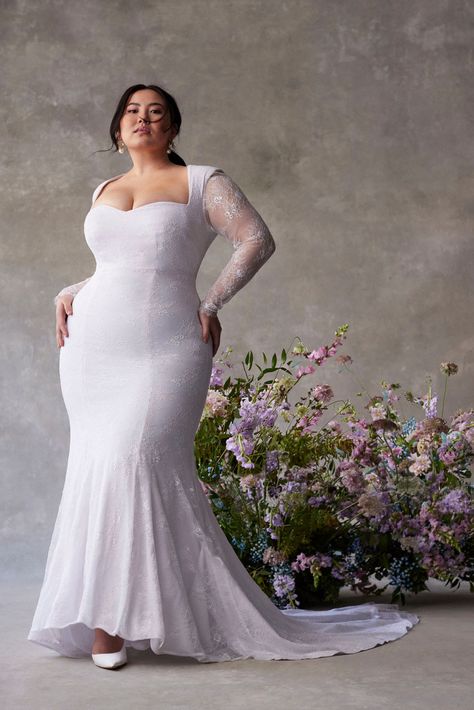 The Eloquii Spring Bridal Collection Wows with Options for the Plus Size Bride-to-Be! The Eloquii Spring Bridal Collection just dropped, right on time for our Plus Bridal Week! Of course we are here to share the details for the newly engaged plus size bride-to-be! #plussizefashion #plussizebridal #plussizewedding Plus Size Elopement Dress, Wedding Dress Mermaid With Sleeves, Plus Size Wedding Dresses Curvy Bride, Wedding Gown With Sleeves, Dress For Chubby, Plus Wedding Dresses, Plus Size Brides, Plus Size Wedding Dresses, Bridal Styles