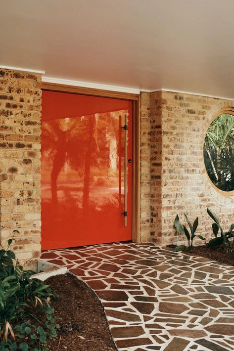 The Sunseeker Byron Bay: a retro, '80s motel 80s Motel, Crazy Paving, Slate Tile, Retro Lighting, Tropical Landscaping, Good Design, White Bedding, Byron Bay, Retro Vibe