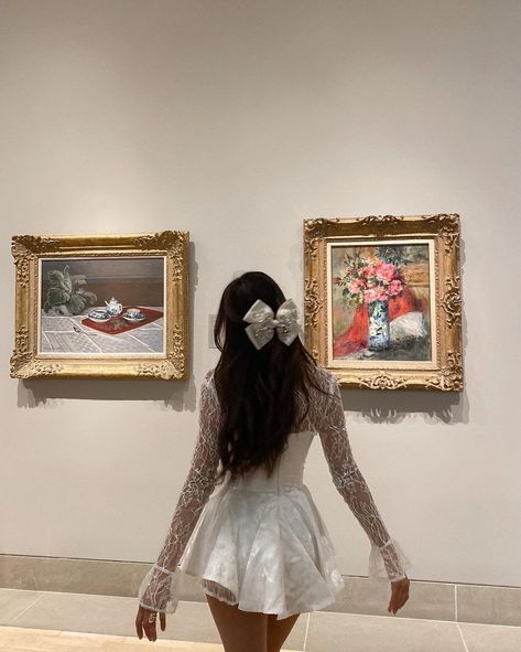 Museum Outfit, Rich Girl Aesthetic, Foto Poses, Classy Aesthetic, Feminine Aesthetic, Old Money Aesthetic, How To Pose, Rich Girl, Insta Photo Ideas