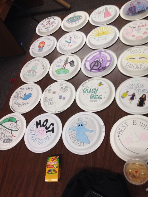 Paper plate awards for the end-of-year Yearbook banquet Paper Plate Awards For Teachers, Paper Plate Awards Ideas Funny, Paper Plate Awards For Sports, Cheer Awards, Paper Plate Awards, Captain Ideas, Craft Paper Design, Fun Awards, Cheer Banquet