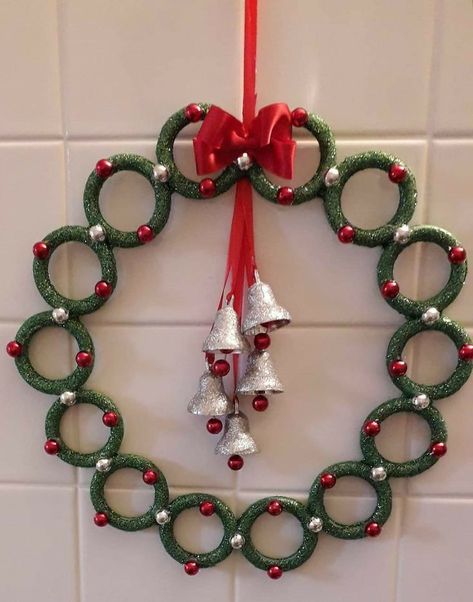 Dekoratívne Vence, Diy Natal, Crochet Christmas Ornaments Free, Christmas Crochet Patterns Free, Pretty Christmas Decorations, Christmas Decorations Diy Crafts, Handmade Christmas Crafts, Crochet Christmas Decorations, Christmas Tree Ideas