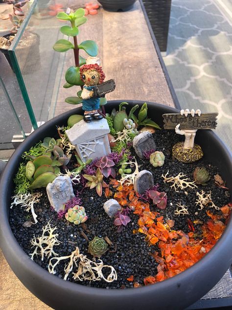 Diy Halloween Fairy Garden, Halloween Cemetery, Halloween Fairy Garden, Indoor Fairy Gardens, Succulent Gift, Fairy Garden Party, Garden Planter Boxes, Garden Miniature, Fairy Garden Designs