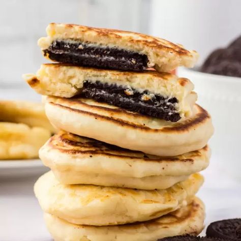 Greek yogurt pancakes - easy Greek yogurt pancakes recipe Oreo Pancakes Recipe, Greek Yogurt Pancakes Recipe, Pancake Ideas, Oreo Pancakes, Fruit And Yogurt Parfait, Freeze Pancakes, Greek Yogurt Pancakes, Christmas Punch Recipes, Pancake Recipe Easy