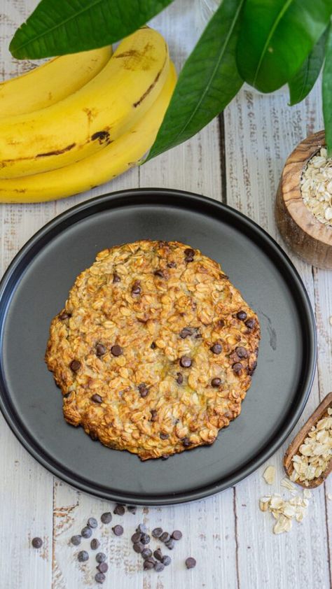 Vegan Chocolate Oatmeal, Banana Oatmeal Chocolate Chip Cookies, Healthy Oat Cookies, Chocolate Oat Cookies, Oat Chocolate Chip Cookies, Banana Oat Cookies, Banana Chocolate Chip Cookies, Oatmeal Breakfast Cookies, Breakfast Cookie Recipe