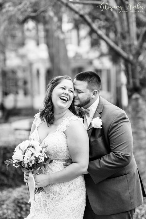 Bigger Bride And Groom Poses, Wedding Portraits Plus Size, Plus Size Bride And Groom Poses, Wedding Poses For Bigger Couples, Plus Size Wedding Pictures, Head To Head Couple Pose, Wedding Photography Plus Size Bride, Plus Size Wedding Poses, Plus Size Bride And Groom