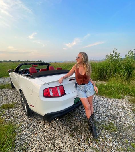 Girl with Ford Mustang Car Shoot, Mustang Girl, Vintage Mustang, Pics Inspo, Dream Car, Instagram Pictures, Senior Pictures, Aesthetic Girl, Ford Mustang