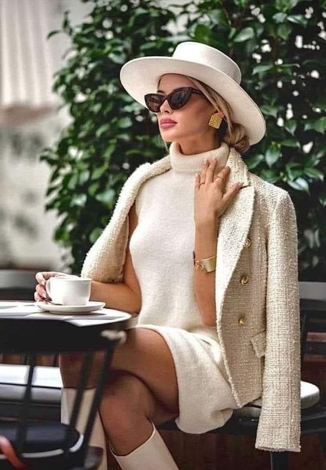 Italian Women Style, Elegant Hats, Outfits With Hats, Looks Chic, Style Mistakes, Classy Women, Fashion Mode, Fashion Photoshoot, Looks Vintage