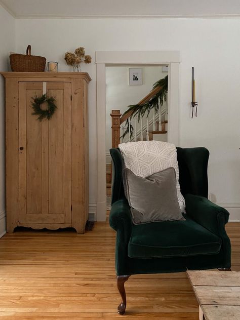 1906 Farmhouse, Shaker Interior Design, Shaker Living Room, Wood Living Room Furniture, Rectangular Glass Coffee Table, Minimalist Cottage, Family Farmhouse, Wood Living Room, Wood Furniture Living Room