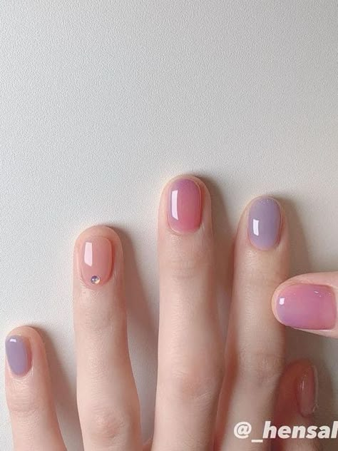 Short, glossy, grayed-purple, and pink nails Gel Nails Simple Short, Short Mauve Nails, Simple Nail Art Designs For Short Nails, Cute Gel Nails Short, Simple Gel Nails Short, Gel Nails Purple, Purple Nails Short, Nail Gelish, Manicure 2023