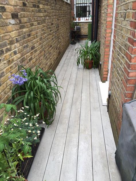 SMOKED OAK MILLBOARD - allondeck.co.uk Side Return Garden Ideas, Garden Ideas Terraced House, Shelves Scandinavian, Side Return Garden, Small Front Gardens, Narrow Garden, Side Yard Landscaping, Side Return, Small Courtyard Gardens