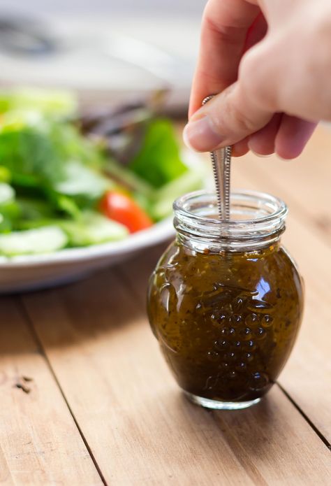 Low FODMAP Italian Salad Dressing - A Little Bit Yummy Ibs Diet Recipes, Low Fodmap Recipes Dinner, Fodmap Friendly Recipes, Low Fodmap Diet Recipes, Ibs Recipes, Fodmap Diet Recipes, Gluten Free Sides, Italian Salad Dressing, Italian Salad