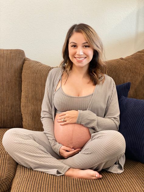 Comfy Maternity Photoshoot, Casual Home Maternity Photos, Casual Maternity Shoot At Home, Comfy In Home Maternity Photoshoot, Cozy Home Maternity Photos, Home Maternity Pictures, At Home Maternity Pictures, Ar Home Maternity Shoot, At Home Maternity Shoot