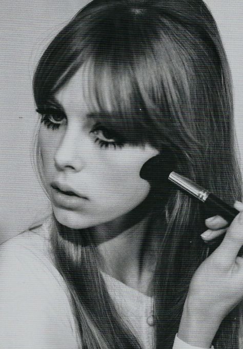 1960s Bangs, 60s Bangs, Cat Eye Stencil, Pin Back Bangs, Easy Cat Eye, Hairstyles Vintage, 1960s Hair, Winged Eyeliner Stamp, Ballet Bun