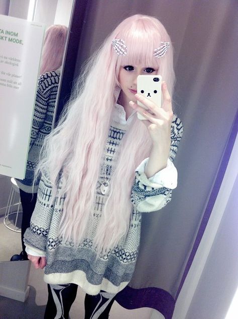 Pastel goth clothing, soft grunge, pastel hair, nu goth, fashion, pastel hair, unicorns, accessories Bubble Goth, Pastel Goth Fashion, Pastel Grunge, Hair Color Pastel, Kawaii Goth, Pastel Fashion, Japanese Street Fashion, Goth Grunge