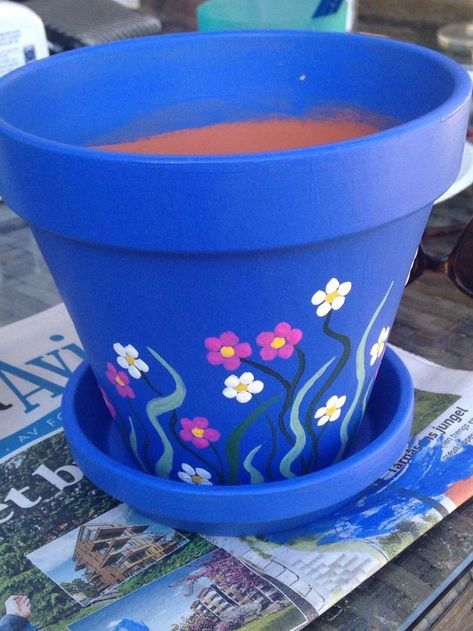 Paint Garden Pots, Terra Cotta Pot Crafts Diy, Clay Pot Projects, Flower Pot People, Plant Pot Design, Flower Pot Art, Plant Pot Diy, Terra Cotta Pot Crafts, Flower Pot Design