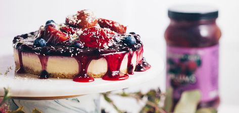 This Plum and Blueberry Cheesecake is the perfect indulgent dessert when entertaining this summer. Plum Cheesecake Recipe, Plum Cheesecake, Fruit Topping, Blueberry Cheesecake Recipe, White Chocolate Shavings, Blueberry Topping, Plum Sauce, Fruit Toppings, Cheesecake Desserts