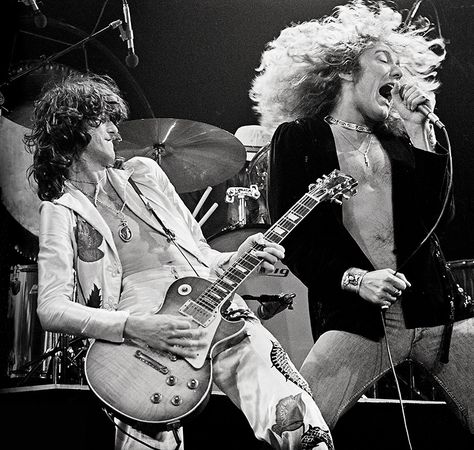 Led Zeppelin live in Baton Rouge 1975 Jimmy Page and Robert Plant Robert Plant Led Zeppelin, John Paul Jones, Led Zep, John Bonham, Pochette Album, Musica Rock, Jimmy Page, Robert Plant, I'm With The Band