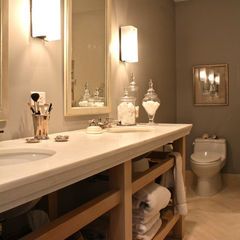 nice bathroom Bathroom Vanity Designs, Best Bathroom Vanities, Contemporary Bathroom Designs, Beige Bathroom, Bad Inspiration, Vanity Design, Contemporary Bathroom Vanity, Room Tiles, Room Shelves