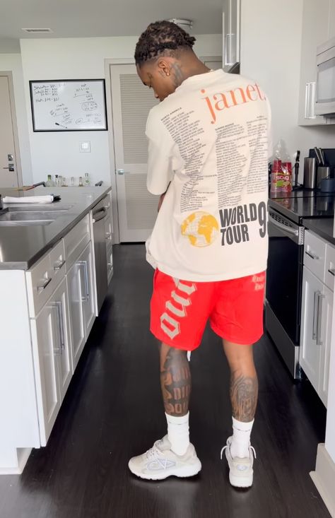 Rhude Mens Outfit, Chris Brown Outfits, Tuff Fits, Vacation Outfits Men, Outfits Men Streetwear, Color Combos Outfit, Drip Outfit Men, Mens Summer Outfits, Black Men Fashion Swag