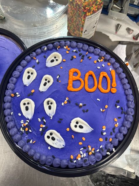 Fall Themed Cookie Cake, Ghost Cookie Cake, Halloween Cookie Cake Decorating, Halloween Message Cookies, Halloween Cookie Cake Designs, Dq Cakes Designs, Fall Cookie Cake Designs, Cookie Cake Decorating Ideas Birthdays, Halloween Cookie Cakes