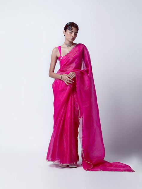 Ekaya Banaras, Saree Modern, Net Saree Designs, Cocktail Saree, Pink Organza Saree, Indian Outfits Modern, Statement Blouse, Print Saree, Fuschia Pink