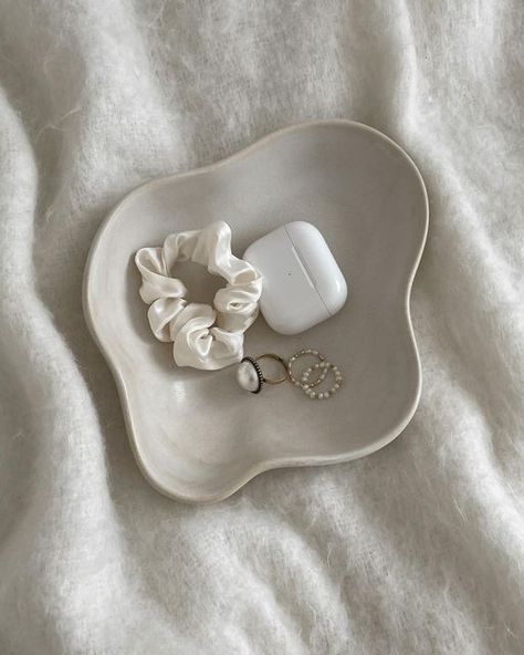 Soft Clean Aesthetic, Minamilist Aesthetic, Aesthetic Amazon Finds, Deco Spa, 30 Aesthetic, Aesthetic Amazon, White Inspiration, Cozy Hygge, Cream Aesthetic