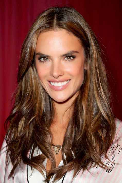 Alessandra Ambrosio Hair, Alexandra Ambrosio, Stylish Hair Colors, Brown Curls, Fesyen Rambut, 2015 Hairstyles, Long Brown Hair, Balayage Brunette, Alessandra Ambrosio