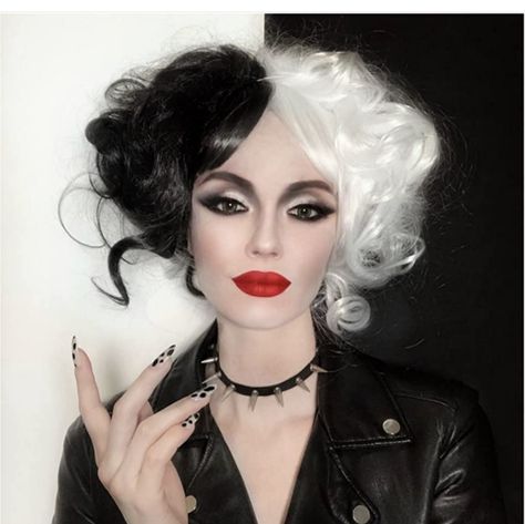 Cruella Deville Eyeshadow, Cruella Deville Eye Makeup, Diy Cruella Deville Makeup, Cruella Costume Makeup, New Cruella Deville Costume, Cruella Face Paint, Cruella Deville Costume Diy Women, Corella Deville Makeup, Cruella Inspired Makeup