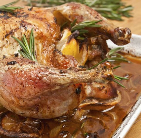 Turkey Recipe Roaster Oven, Basting A Turkey, Thanksgiving Recipes Side Dishes Veggies, Italian Thanksgiving, Turkey Wine, Whole Turkey Recipes, Turkey In Roaster, Pan Gravy, Wine Butter