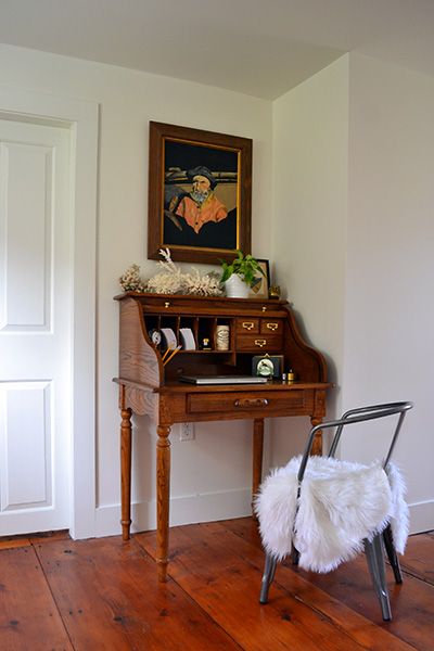 Vintage Writing Desk In Living Room, Roll Top Desk Entryway, Small Writing Desk Ideas, Writers Desk Vintage, Vintage Rolltop Desk, Styling A Roll Top Desk, Rolltop Desk Office, Roll Top Desk In Living Room, Vintage Desk In Bedroom