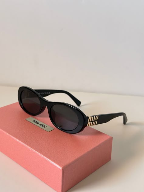 Glasses Miumiu, Kim K Sunglasses, Sunglasses Miumiu, Rounded Glasses, Classy Glasses, Miu Miu Glasses, Miu Miu Sunglasses, Cute Sunglasses, Brand Logos