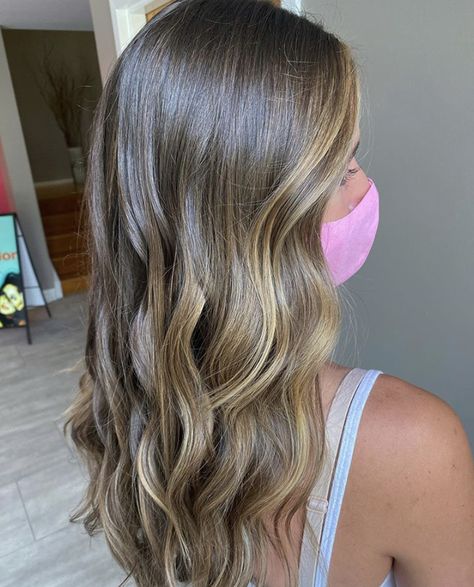 Balayage Hair With Lighter Front Pieces, Balayage Hair No Money Piece, Money Pieces Brunette, Low Lighted Dark Blonde, Baby Highlights On Brown Hair, Balayage Money Pieces, Baby Highlights Blonde, Money Piece Brunette, Brazilian Balayage