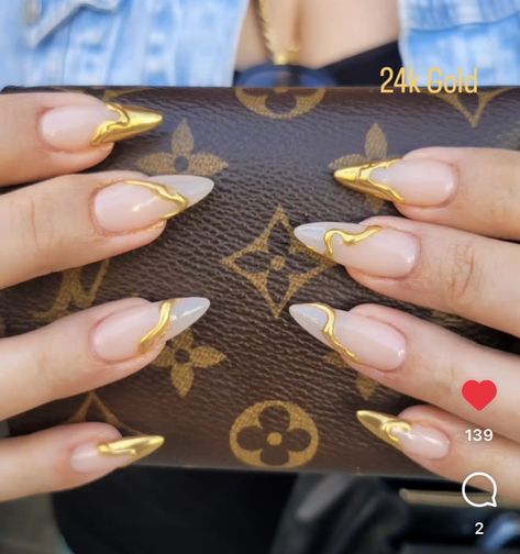 Almond Gold Nails Designs, Goddess Nails Designs Gold, Gold Chrome Nail Designs, Gold Drip Nails, Nails Gold Tips, Goddess Nails Designs, Nails With Gold Accent, Dubai Nails, Gold Nail Designs