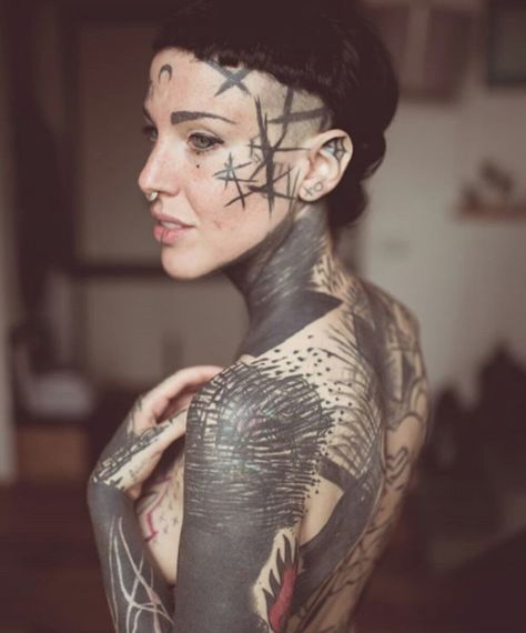 Michela Bottin Full Face Tattoo, Badass Female, Face Tattoos For Women, Blackout Tattoo, Epic Tattoo, Tattoo People, Tattoed Women, Female Tattoo Artists, Gorgeous Tattoos