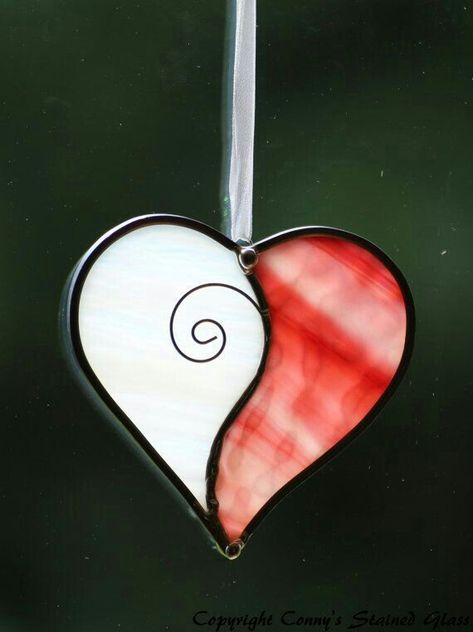 Stained Glass Heart, Stained Glass Gifts, L'art Du Vitrail, Stained Glass Patterns Free, Stained Glass Decor, Stained Glass Ornaments, Stained Glass Jewelry, Stained Glass Suncatchers, Stained Glass Christmas