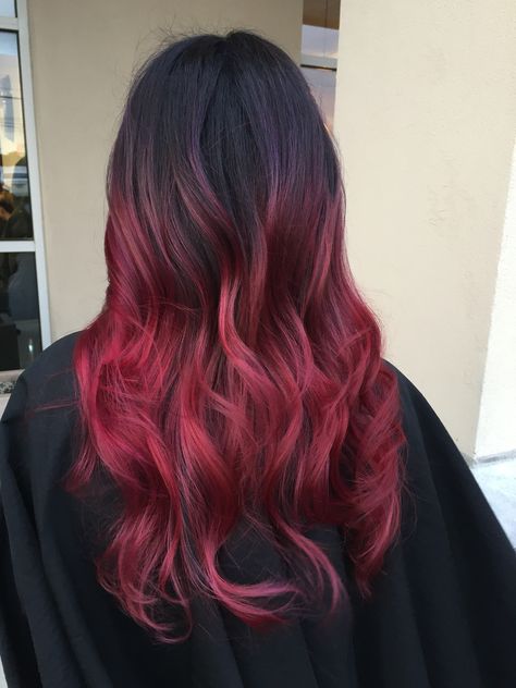 Balayage. Dark roots fade into dark purple and then fade into red Unusual Hair Color Ideas, Red Hair Fade, Black Dyed Hair, Dark Burgundy Hair Color, Pelo Color Borgoña, Bold Highlights, Faded Hair Color, Dark Burgundy Hair, Balayage Dark