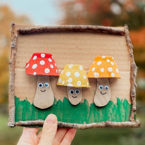 Diana 》Rainbows + Fireflies 🌈✨ on Instagram: “Egg Carton Mushroom Art 🍄 🖼 These adorable little mushrooms were so much fun to make! Here’s how: ✂️ CUT First cut the cup portion of the…” Cardboard Canvas, September Art, Mushroom Crafts, October Crafts, Fall Arts And Crafts, Green Craft, Fall Preschool, Handprint Craft, Autumn Crafts