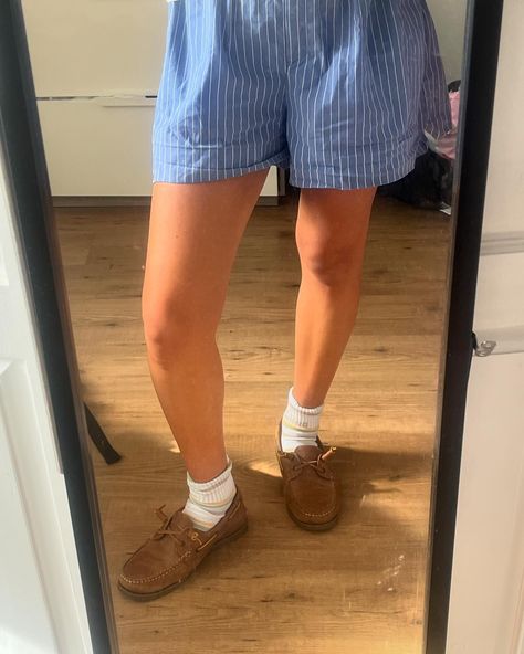 Say HELLO to my newest Vinted purchase and obsession 🙂‍↔️🙂‍↔️ Chatham boat shoe loafers introduce urselves 👋⛵️ #boatshoes #stylingboatshoes #loafers #pennyloafer #pinterestaesthetic #vintage #secondhandfashion Boat Shoes Aesthetic, Boat Shoes Women Outfit, Boat Shoes Outfit Women's, Boat Shoes Outfit, Womens Boat Shoes, Boat Shoe, Shoes Outfit, Penny Loafers, Cute Fits