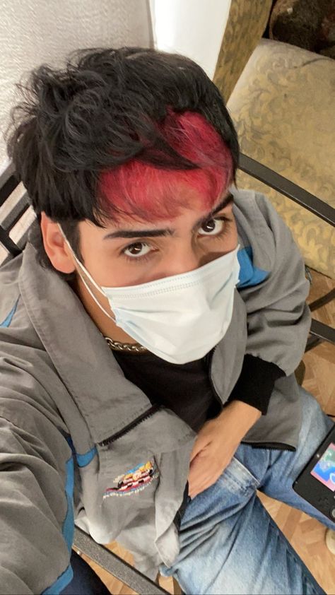 Half Dyed Hair Men, Hair Color Designs Men, Purple Male Hair, Underdye Hair Men, Mullet Hair Dye Ideas, Hair Dye Ideas For Guys, Men Dyed Hair Ideas, Split Dyed Hair Men, Dyed Mullet Men