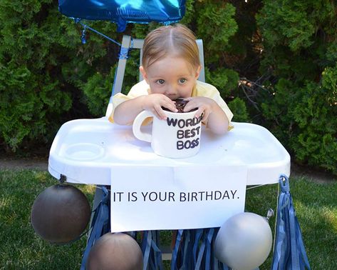 Parents Throw Hilarious Office-Themed Party For Son's First Birthday Office Themed Birthday Party, Food For A Party, Office Themed Party, Food References, Office Birthday Party, Lincoln Birthday, Alyssa Marie, Love What Matters, Baby Birthday Themes