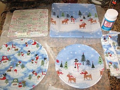 Fabric Plates Diy, Mod Podge Fabric On Glass Plates, Mod Podge Glass Plates, Decoupage Clear Glass Plates, Modge Podge Plates, Mod Podge Christmas Crafts, Diy Decoupage Plates, Quilt Cookies, Mod Podge Glass