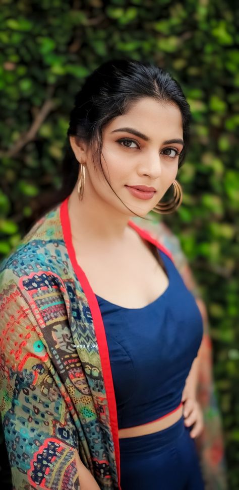 Nikhila Vimal, Long Top Dress, Cute White Dress, Samantha Photos, Beauty Face Women, Beautiful Smile Women, Indian Beauty Saree, Desi Beauty